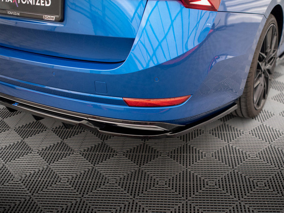 CENTRAL REAR SPLITTER (VERTICAL BARS) SKODA OCTAVIA SPORTLINE MK4