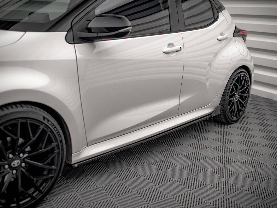 SIDE SKIRTS DIFFUSERS V.1 + FLAPS TOYOTA YARIS MK4