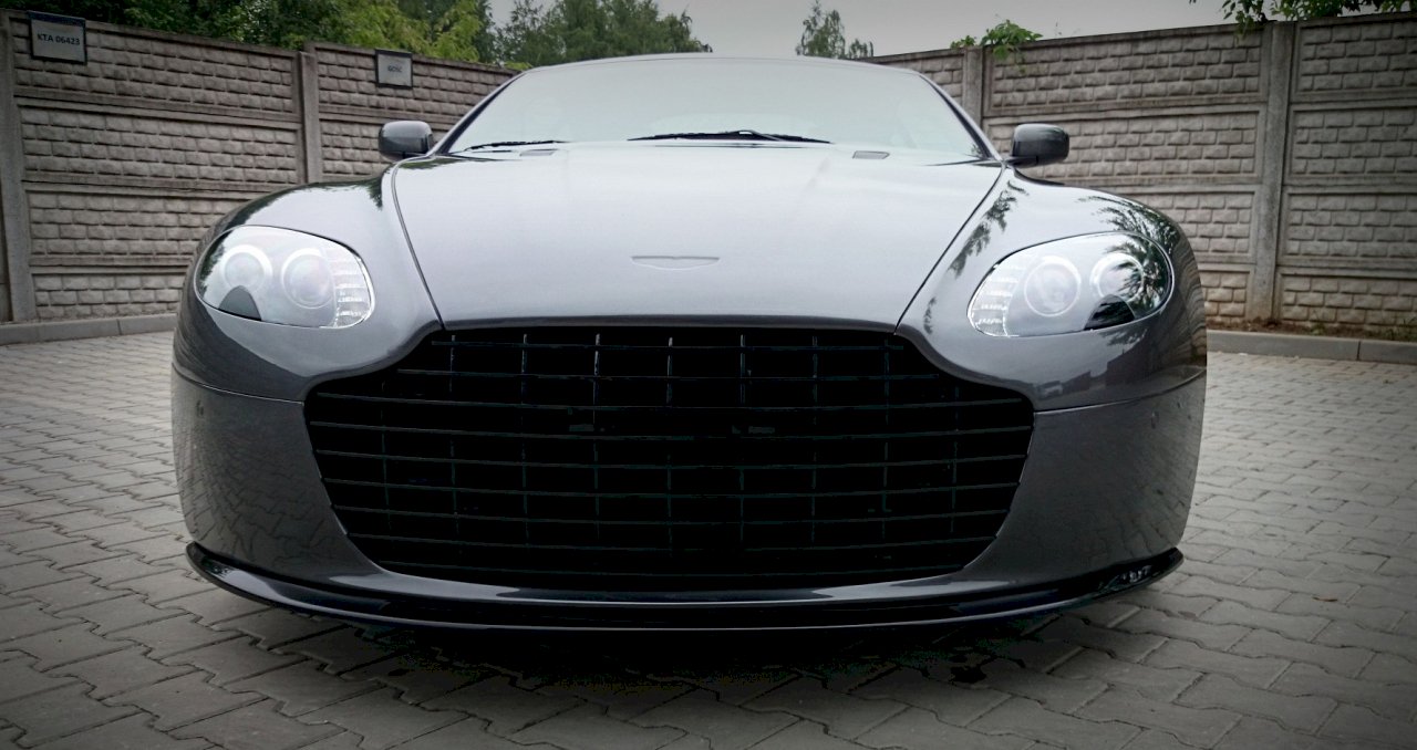 FRONT BUMPER WITH GRILL ASTON MARTIN V8 VANTAGE (2005-17)